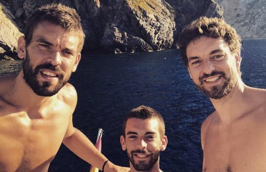 社媒提及与 社媒提及与